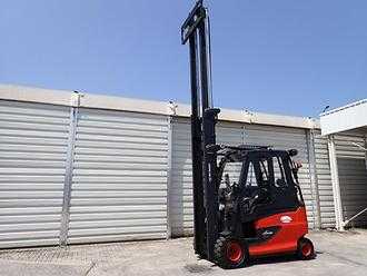 Použité vysokozdvižné vozíky LINDE E30 ELEKTRO VIERRADFRONTSTAPLER (12965200)