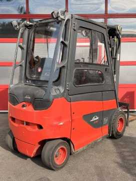 Použité vysokozdvižné vozíky LINDE E30H-01/600 ELEKTRO VIERRADFRONTSTAPLER (13074825)