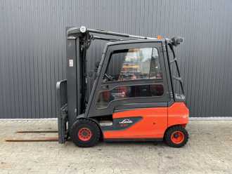 Použité vysokozdvižné vozíky LINDE E30L-01 ELEKTRO VIERRADFRONTSTAPLER (13060521)