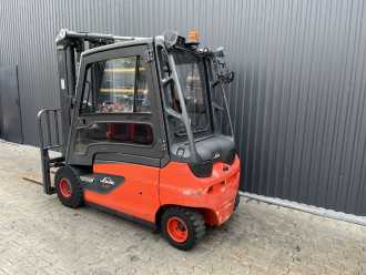 Použité vysokozdvižné vozíky LINDE E30L-01 ELEKTRO VIERRADFRONTSTAPLER (13060521)