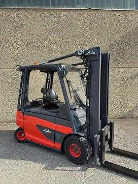 Použité vysokozdvižné vozíky LINDE E30L 387 ELEKTRO VIERRADFRONTSTAPLER (13053592)