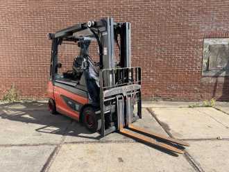 Použité vysokozdvižné vozíky LINDE E30R-01 ELEKTRO VIERRADFRONTSTAPLER (13062178) backdrop