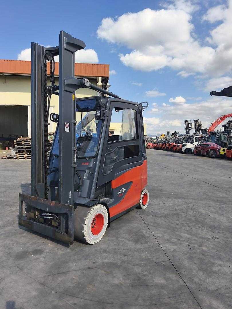 Použité vysokozdvižné vozíky LINDE E35HL-01 ELEKTRO VIERRADFRONTSTAPLER (13071205)
