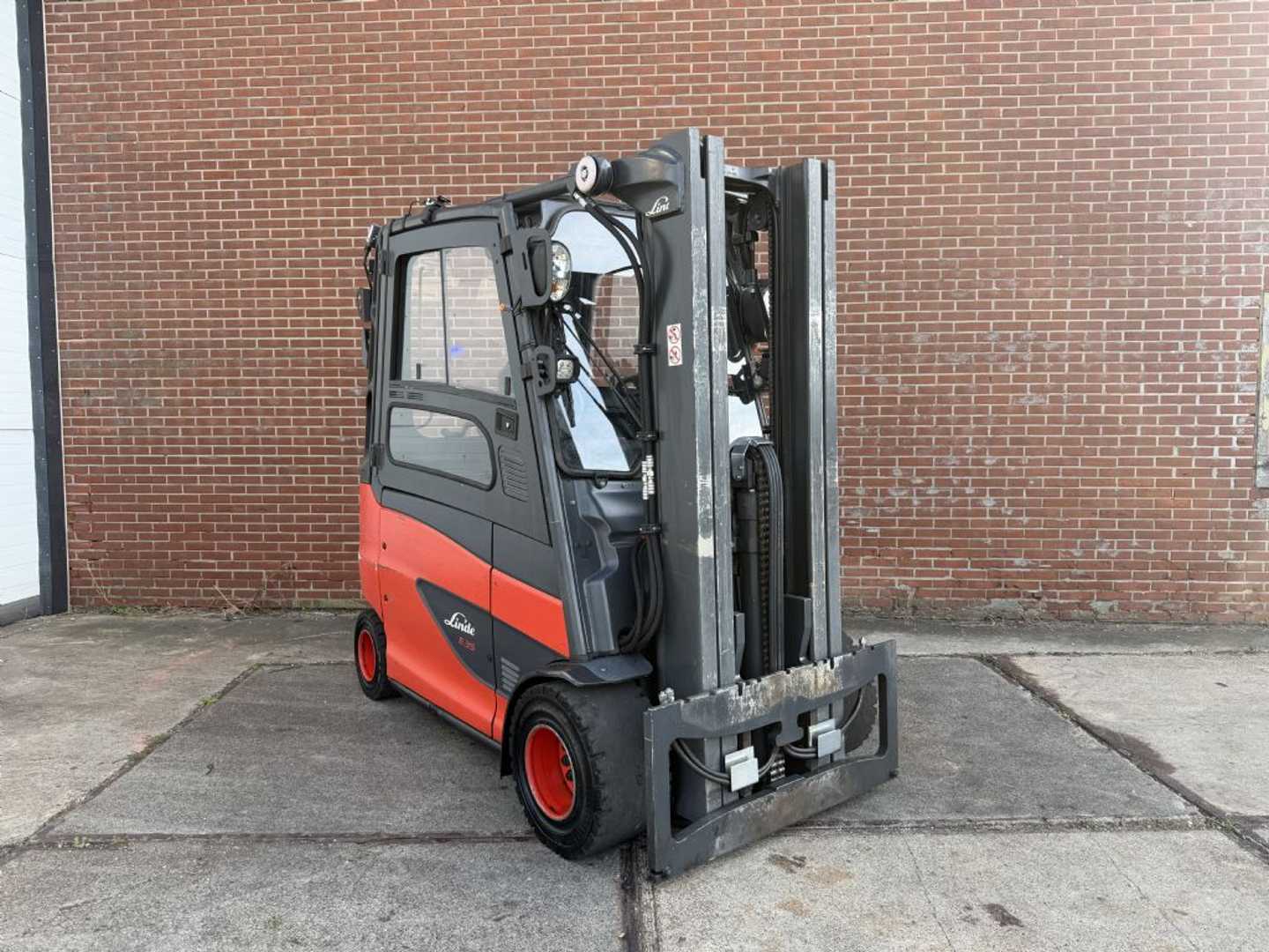 Použité vysokozdvižné vozíky LINDE E35HL-01 ELEKTRO VIERRADFRONTSTAPLER (13071747)