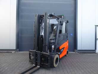 Použité vysokozdvižné vozíky LINDE E35HL-01 ELEKTRO VIERRADFRONTSTAPLER (13073829) backdrop