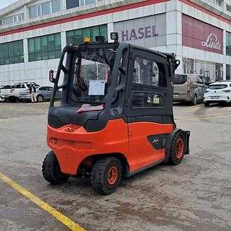 Použité vysokozdvižné vozíky LINDE E40/600L-388 ELEKTRO VIERRADFRONTSTAPLER (13003544) backdrop
