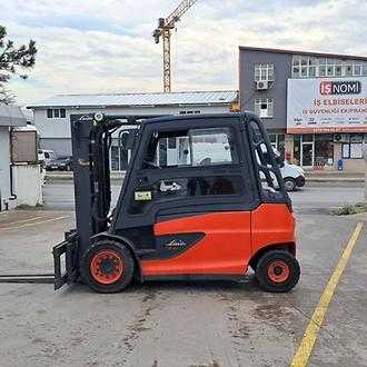 Použité vysokozdvižné vozíky LINDE E40/600L-388 ELEKTRO VIERRADFRONTSTAPLER (13003544)