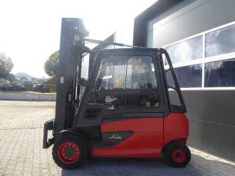 Použité vysokozdvižné vozíky LINDE E50HL-01/600 ELEKTRO VIERRADFRONTSTAPLER (13071231)
