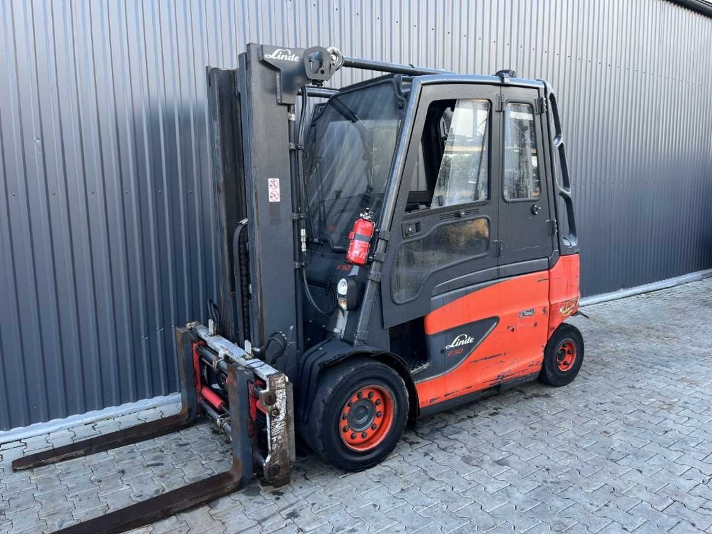 Použité vysokozdvižné vozíky LINDE E50HL-01 ELEKTRO VIERRADFRONTSTAPLER (12985736)
