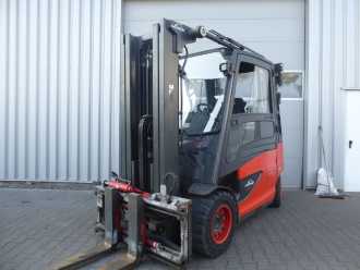 Použité vysokozdvižné vozíky LINDE E50HL-01 ELEKTRO VIERRADFRONTSTAPLER (13067818) backdrop
