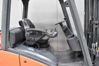 Použité vysokozdvižné vozíky LINDE H 14 T - 01 /58651/ GAS VIERRADFRONTSTAPLER (13067665)