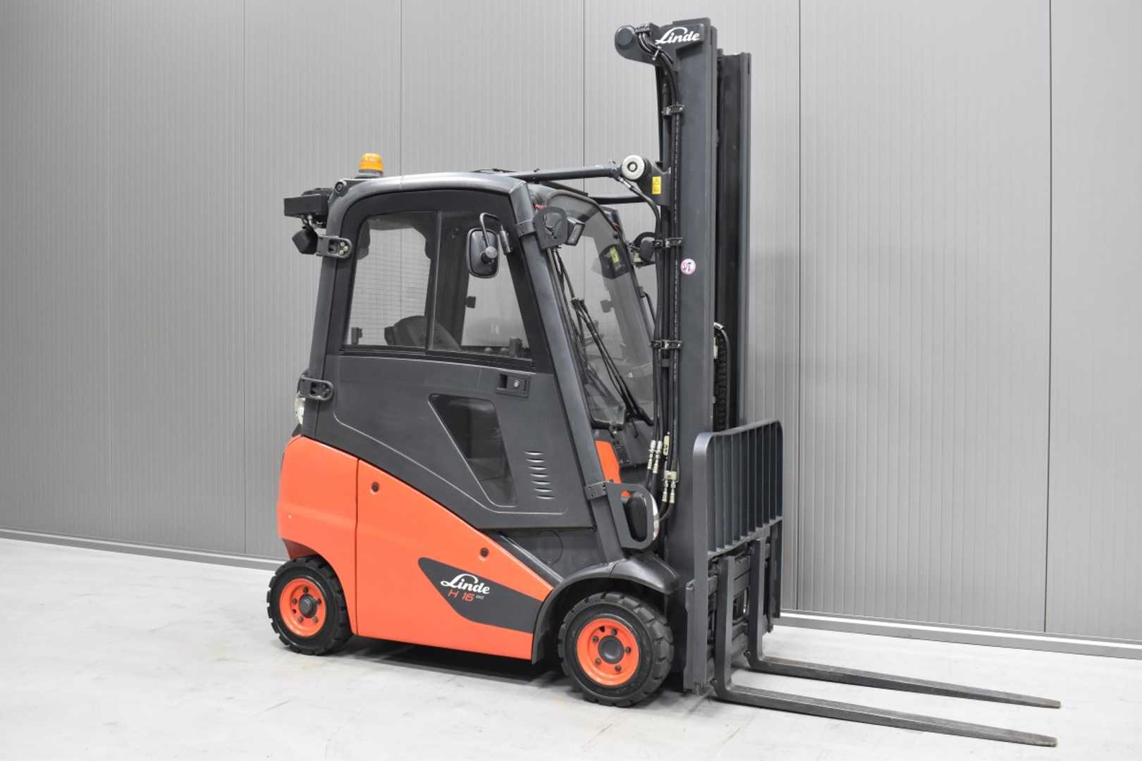 Použité vysokozdvižné vozíky LINDE H 16 T - 01 /51827/ GAS VIERRADFRONTSTAPLER (13064081)