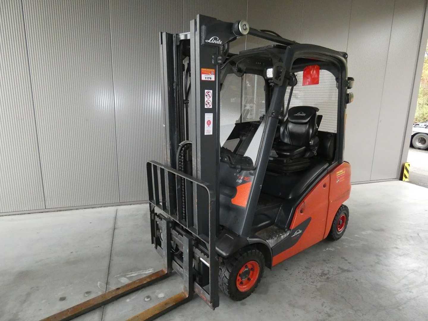 Použité vysokozdvižné vozíky LINDE H 16 T GAS VIERRADFRONTSTAPLER (13076051)
