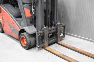 Použité vysokozdvižné vozíky LINDE H 20 T - 01 /58483/ GAS VIERRADFRONTSTAPLER (13069539)