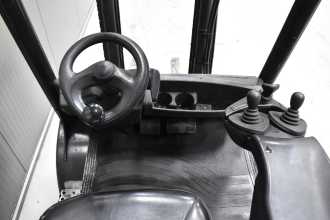 Použité vysokozdvižné vozíky LINDE H 25 D - 01 /58944/ DIESEL VIERRADFRONTSTAPLER (13071842)