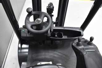 Použité vysokozdvižné vozíky LINDE H 25 D - 02 /57514/ DIESEL VIERRADFRONTSTAPLER (13061711)