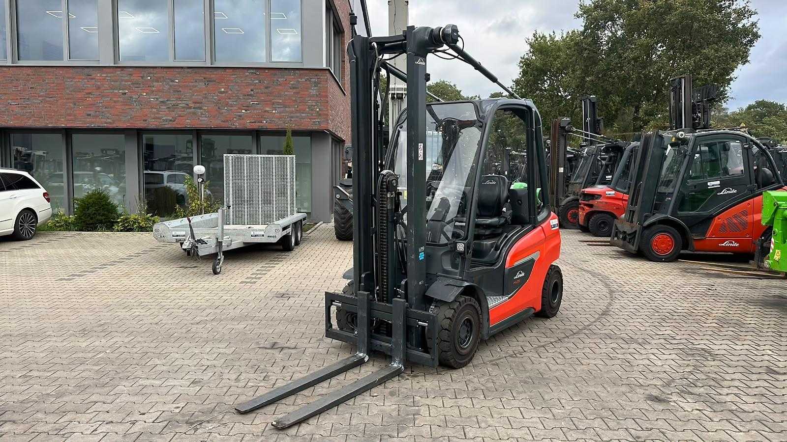 Použité vysokozdvižné vozíky LINDE H 25 T - 01 GAS VIERRADFRONTSTAPLER (13075119)