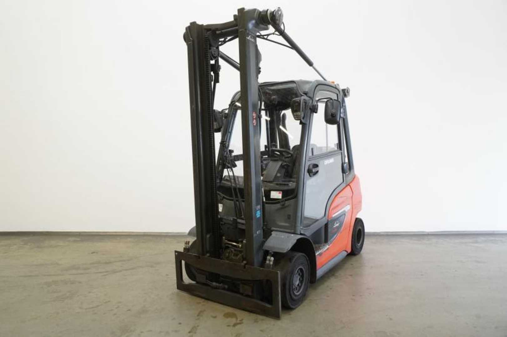 Použité vysokozdvižné vozíky LINDE H 25 T 1202 GAS VIERRADFRONTSTAPLER (13050191)