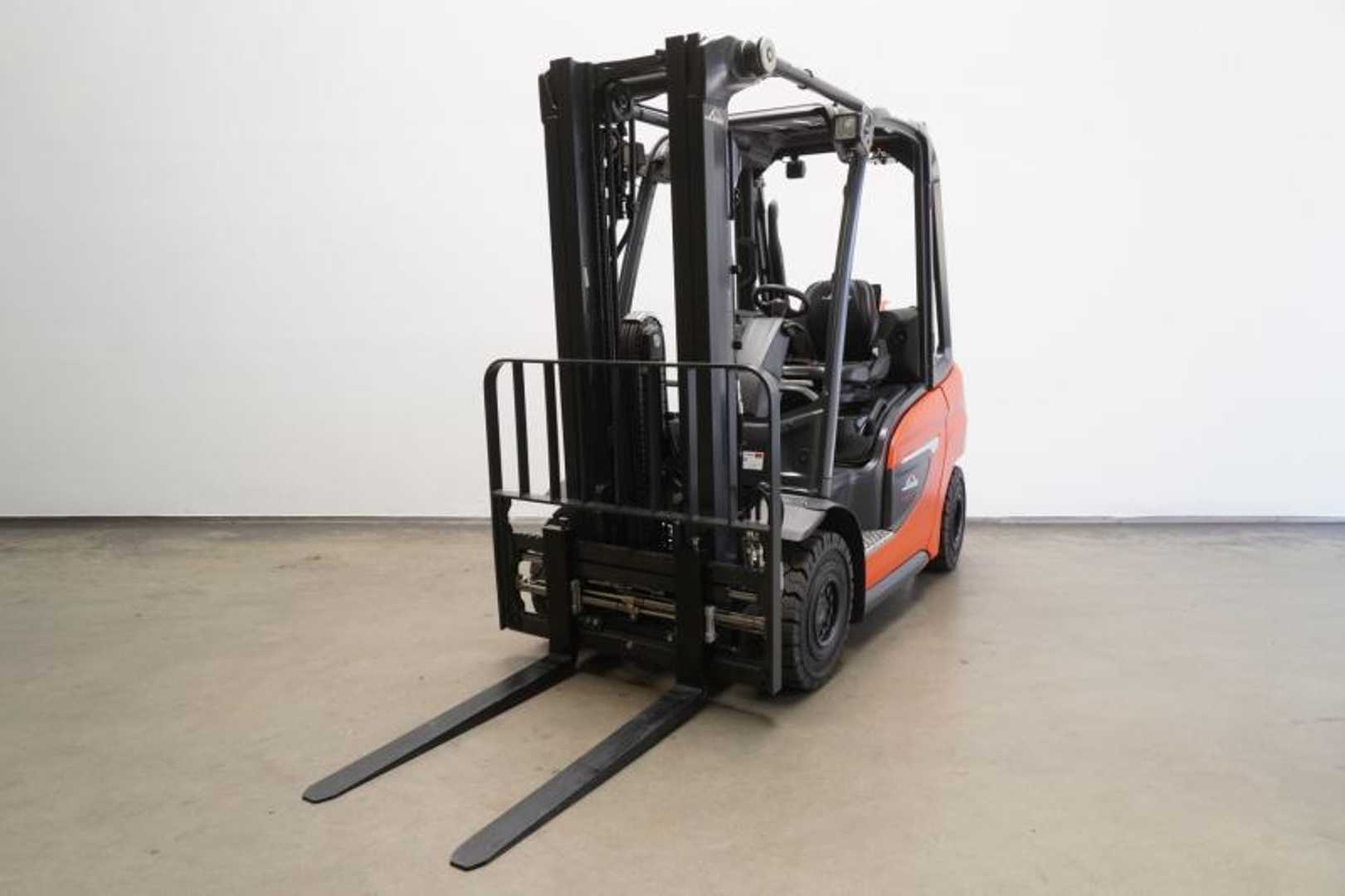 Použité vysokozdvižné vozíky LINDE H 25 T 1202 GAS VIERRADFRONTSTAPLER (13050877)