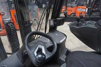 Použité vysokozdvižné vozíky LINDE H 25D-01 - Triplex - 2022er DIESEL VIERRADFRONTSTAPLER (13066232)