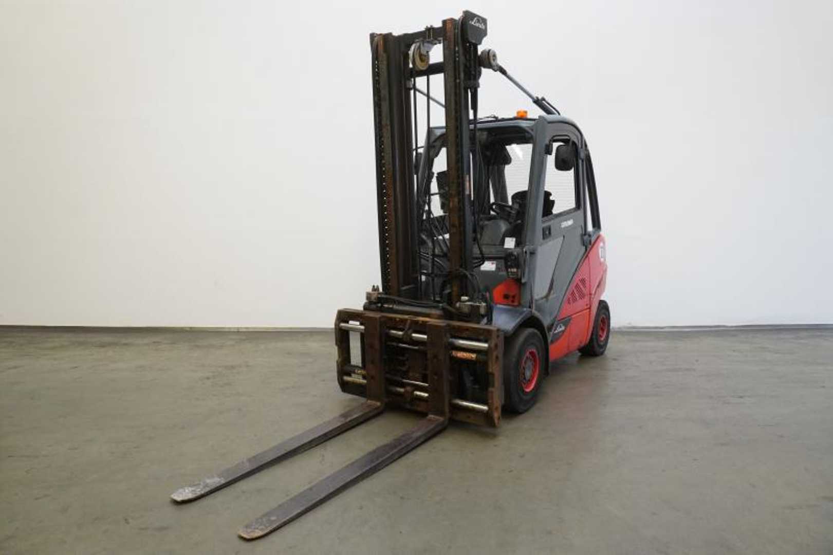 Použité vysokozdvižné vozíky LINDE H 30 D (3A) EVO 393-02 DIESEL VIERRADFRONTSTAPLER (13074716)