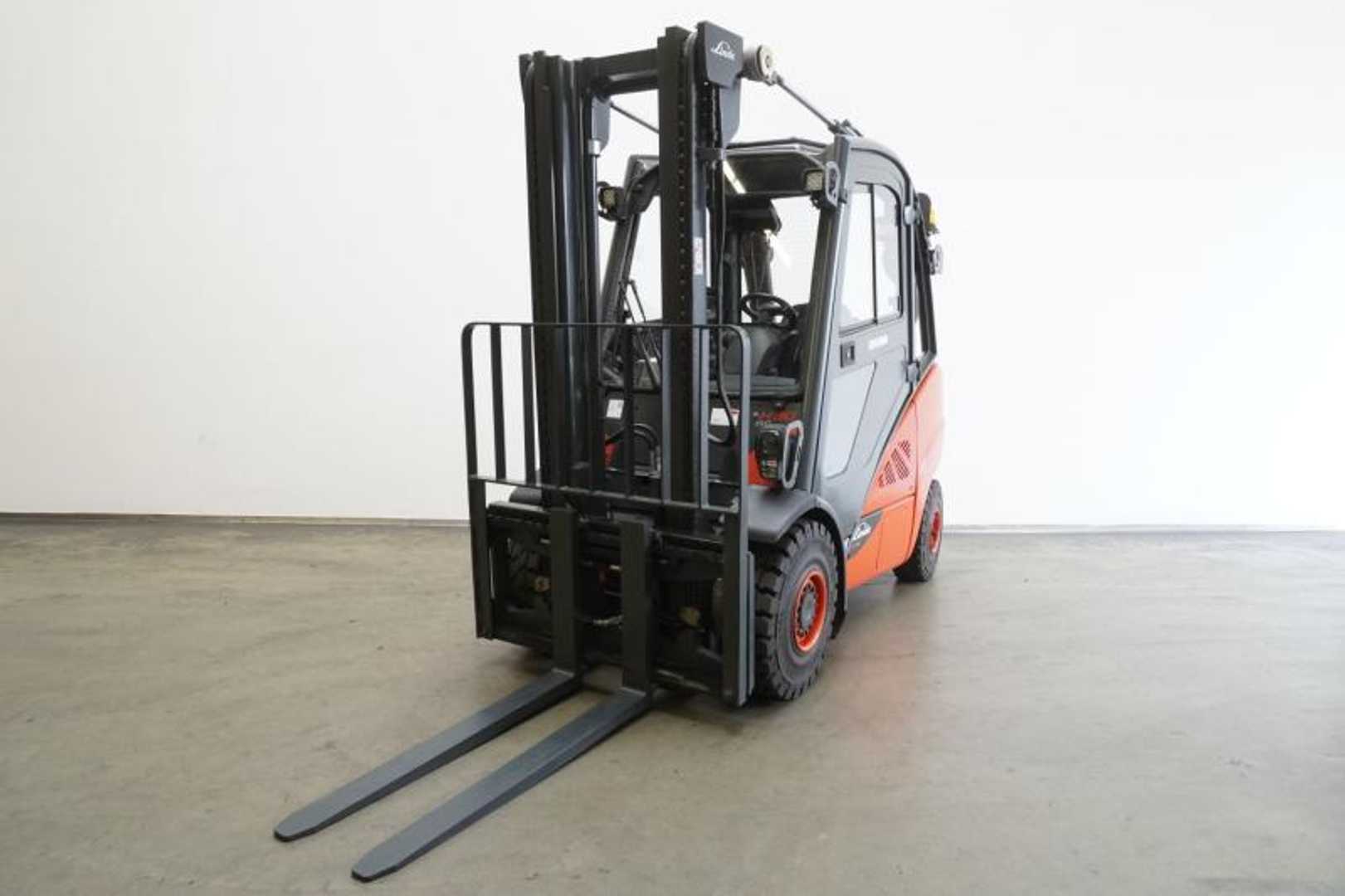 Použité vysokozdvižné vozíky LINDE H 30 D (3B) EVO 393-02 DIESEL VIERRADFRONTSTAPLER (13074277)