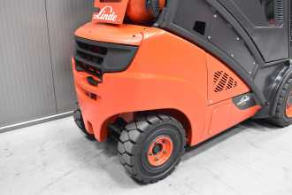 Použité vysokozdvižné vozíky LINDE H 30 T - 02 /57499/ GAS VIERRADFRONTSTAPLER (13034726)