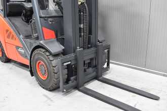 Použité vysokozdvižné vozíky LINDE H 30 T - 02 /58173/ GAS VIERRADFRONTSTAPLER (13060833)