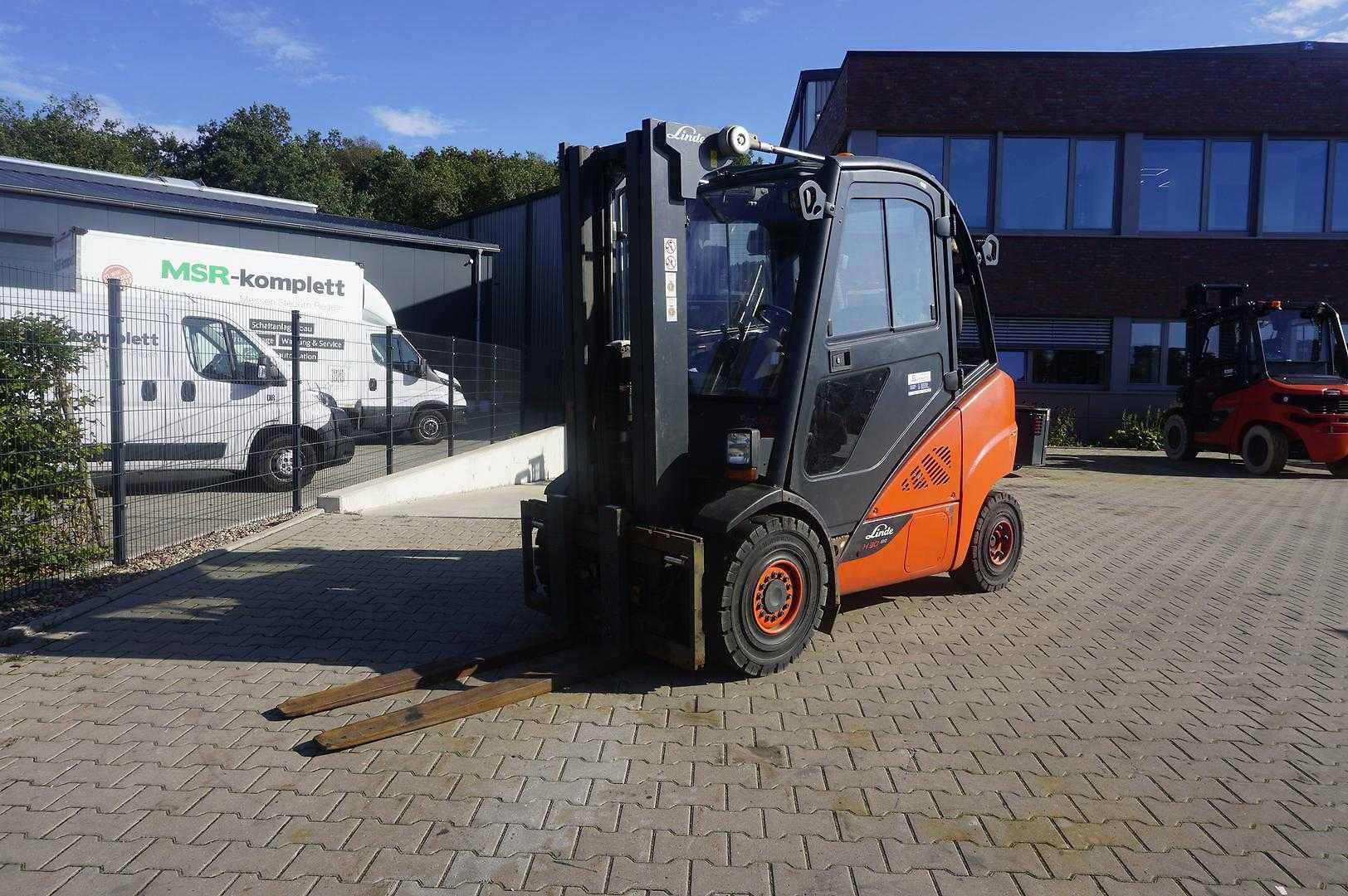 Použité vysokozdvižné vozíky LINDE H 30D-02 - Triplex - Nur 2.713 Stunden DIESEL VIERRADFRONTSTAPLER (13067673)