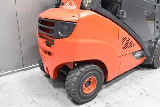 Použité vysokozdvižné vozíky LINDE H 35 T - 02 /57579/ GAS VIERRADFRONTSTAPLER (13035958)