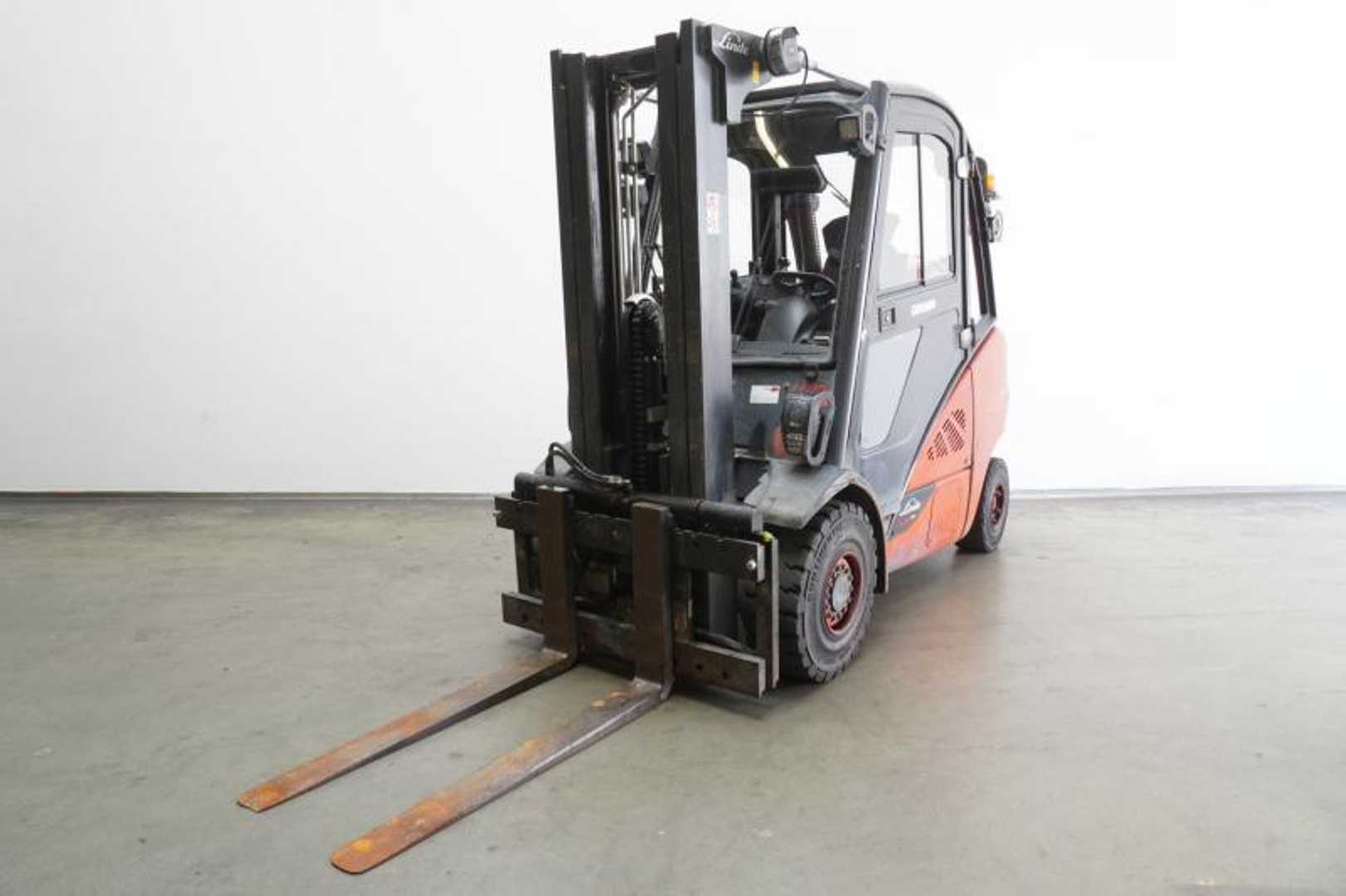 Použité vysokozdvižné vozíky LINDE H 35 T EVO 393-02 GAS VIERRADFRONTSTAPLER (13069093)