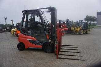 Použité vysokozdvižné vozíky LINDE H 35T-01 - Triplex - 2021er GAS VIERRADFRONTSTAPLER (13070956)