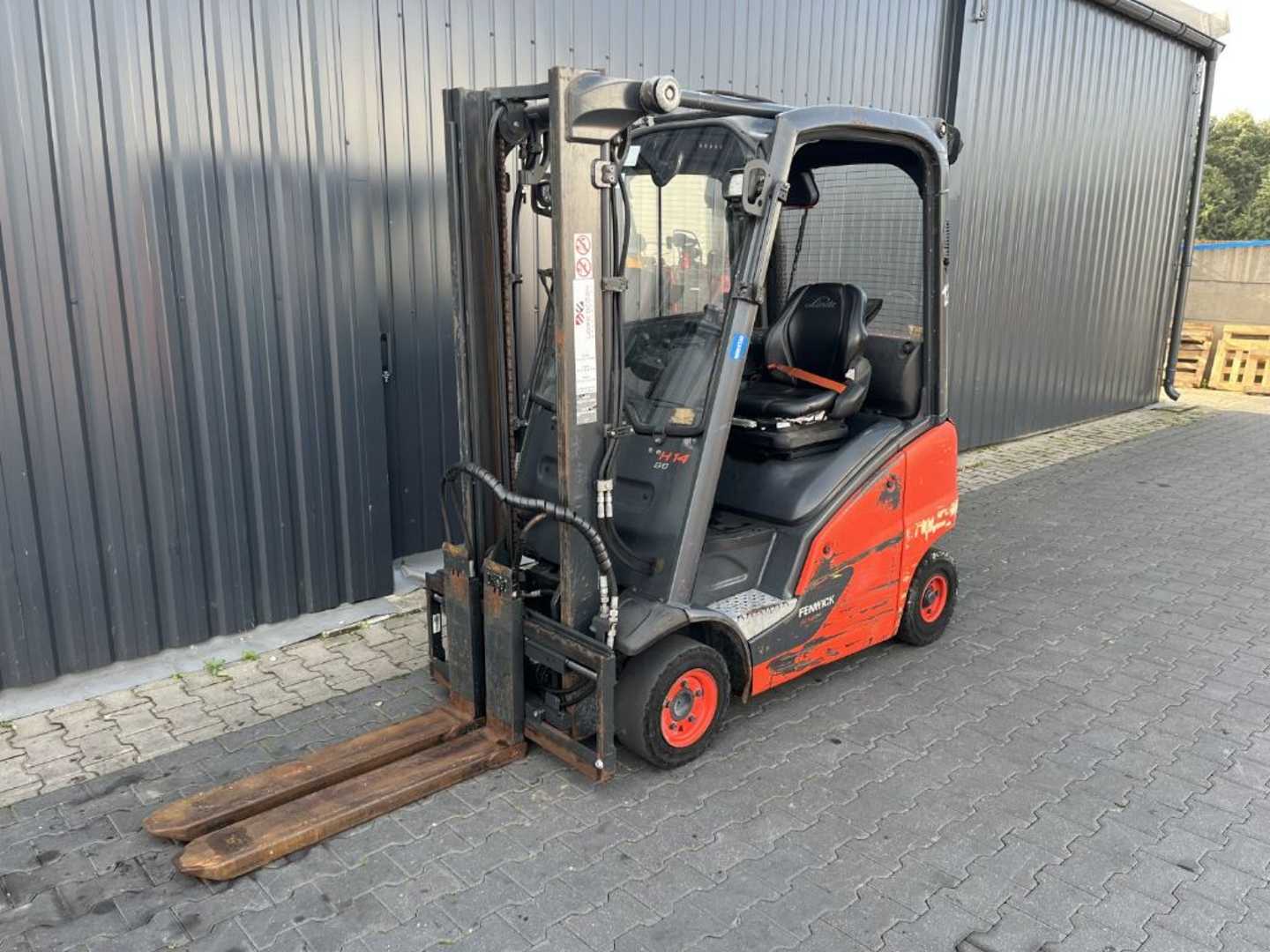 Použité vysokozdvižné vozíky LINDE H14T-01 GAS VIERRADFRONTSTAPLER (13072649)