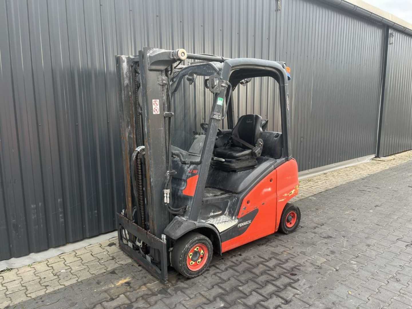 Použité vysokozdvižné vozíky LINDE H18T-01 GAS VIERRADFRONTSTAPLER (13074873)