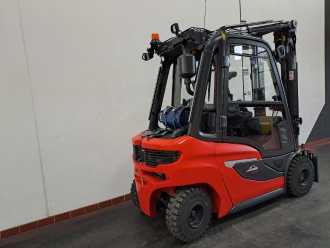 Použité vysokozdvižné vozíky LINDE H25 T: 2,5t (EU5) GAS VIERRADFRONTSTAPLER (12756545)