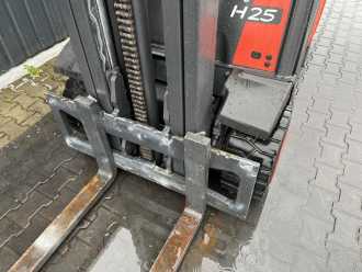 Použité vysokozdvižné vozíky LINDE H25T GAS VIERRADFRONTSTAPLER (13059002)