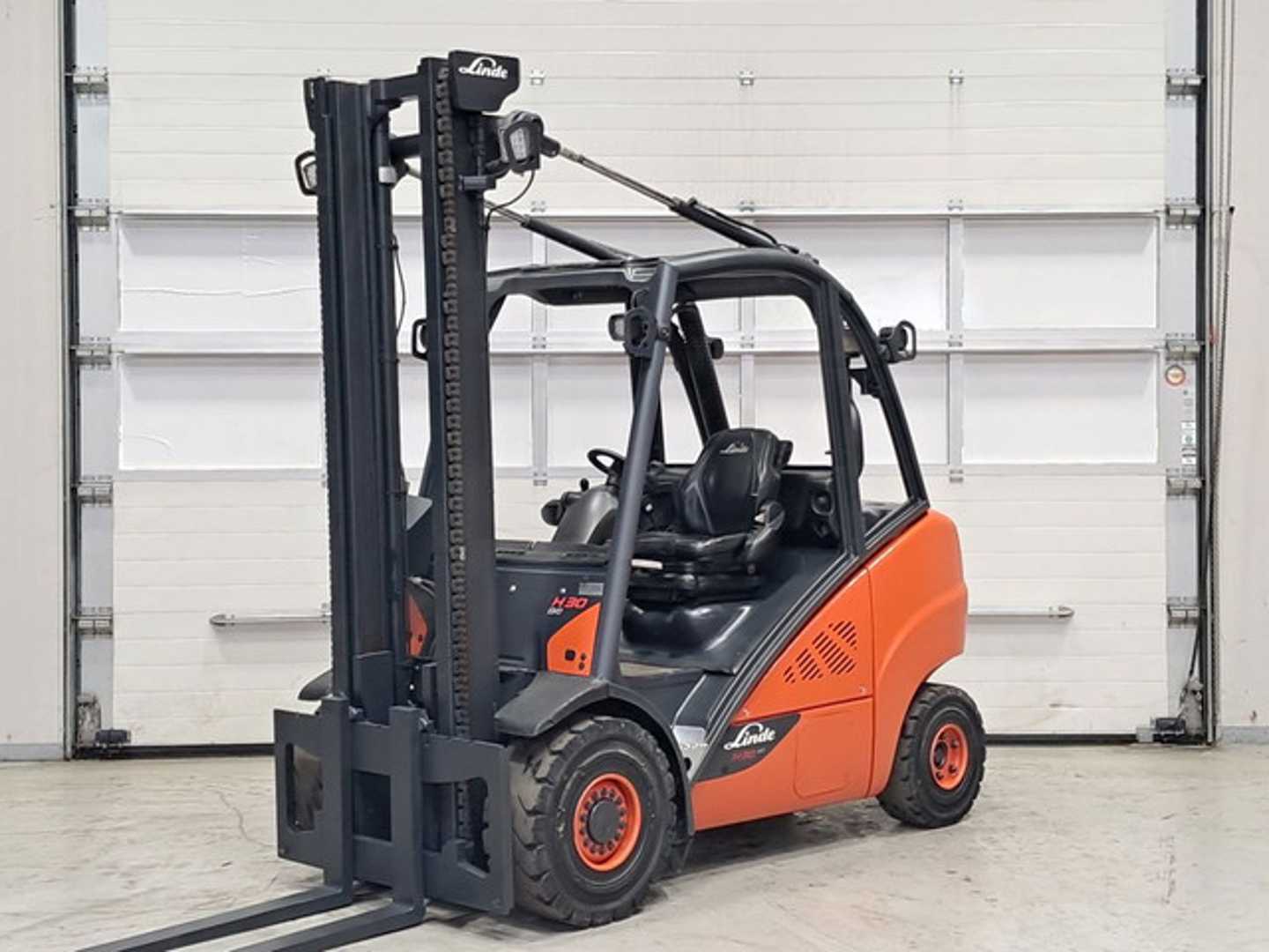 Použité vysokozdvižné vozíky LINDE H30D-02 DIESEL VIERRADFRONTSTAPLER (12957030)