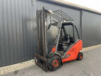 Použité vysokozdvižné vozíky LINDE H30D-02 DIESEL VIERRADFRONTSTAPLER (13074876) backdrop