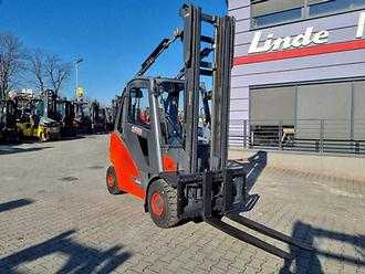 Použité vysokozdvižné vozíky LINDE H30D-02 Side shift DIESEL VIERRADFRONTSTAPLER (12999469)