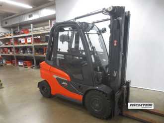 Použité vysokozdvižné vozíky LINDE H30D (EU5) DIESEL VIERRADFRONTSTAPLER (12797561) backdrop