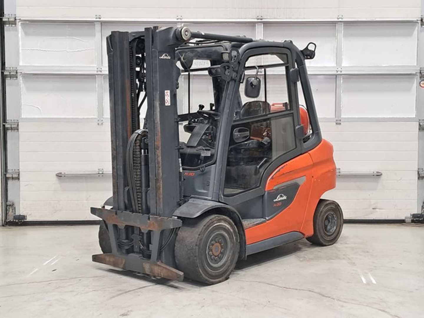 Použité vysokozdvižné vozíky LINDE H30T-01 GAS VIERRADFRONTSTAPLER (13038078)