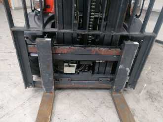 Použité vysokozdvižné vozíky LINDE H30T-02 GAS VIERRADFRONTSTAPLER (12888903)