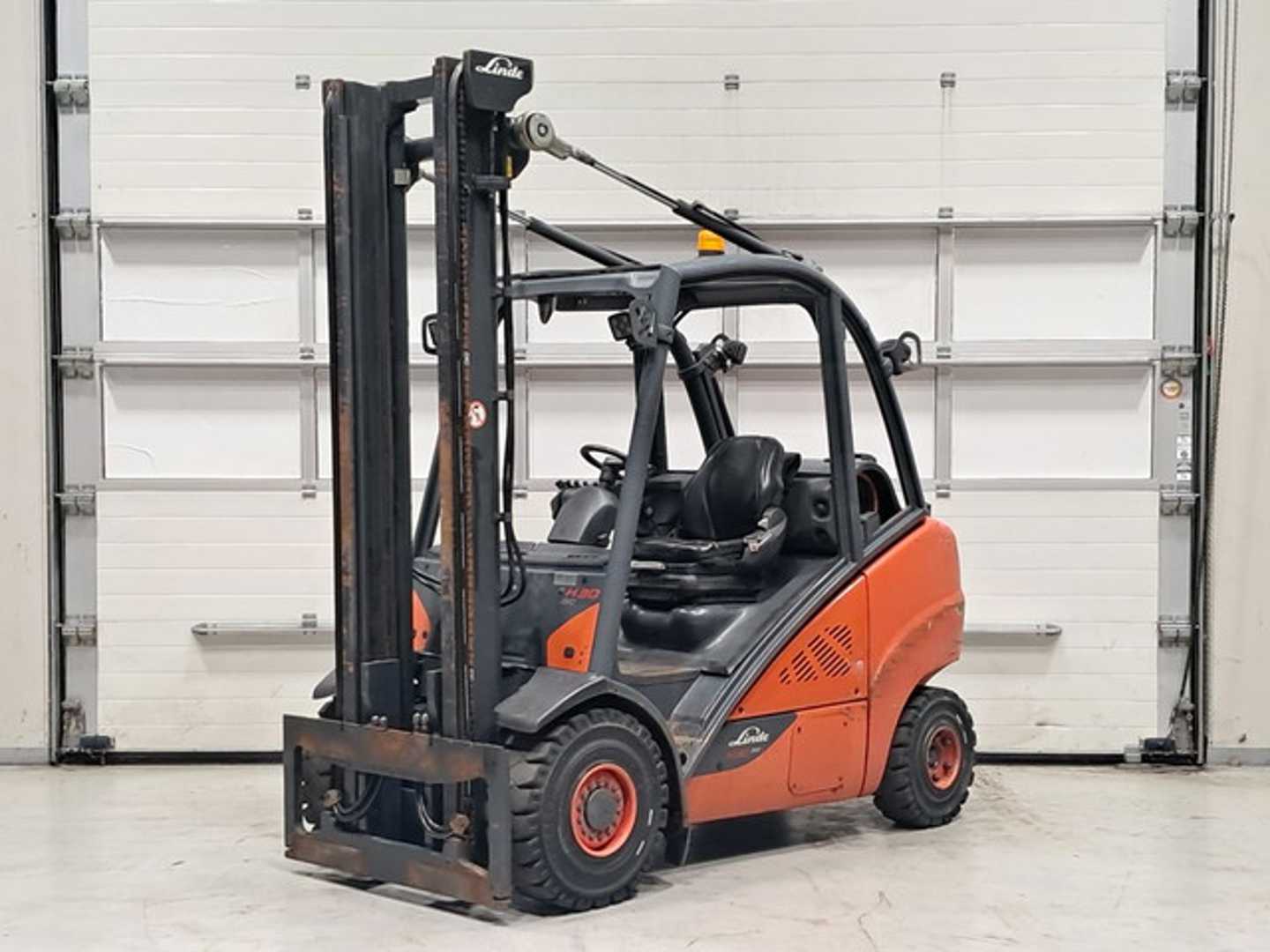 Použité vysokozdvižné vozíky LINDE H30T-02 GAS VIERRADFRONTSTAPLER (13003262)