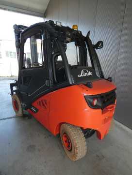 Použité vysokozdvižné vozíky LINDE H30T-02 GAS VIERRADFRONTSTAPLER (13076017)