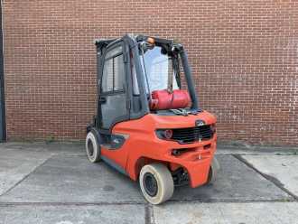 Použité vysokozdvižné vozíky LINDE H35T-01 GAS VIERRADFRONTSTAPLER (13055392)