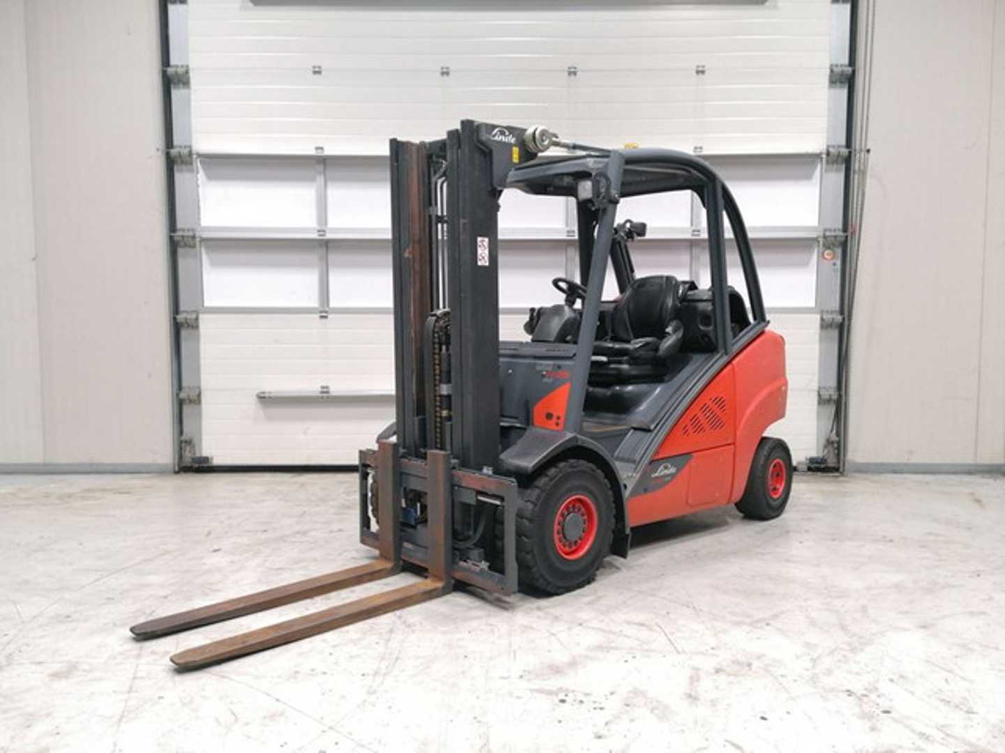 Použité vysokozdvižné vozíky LINDE H35T-02 GAS VIERRADFRONTSTAPLER (12846461)