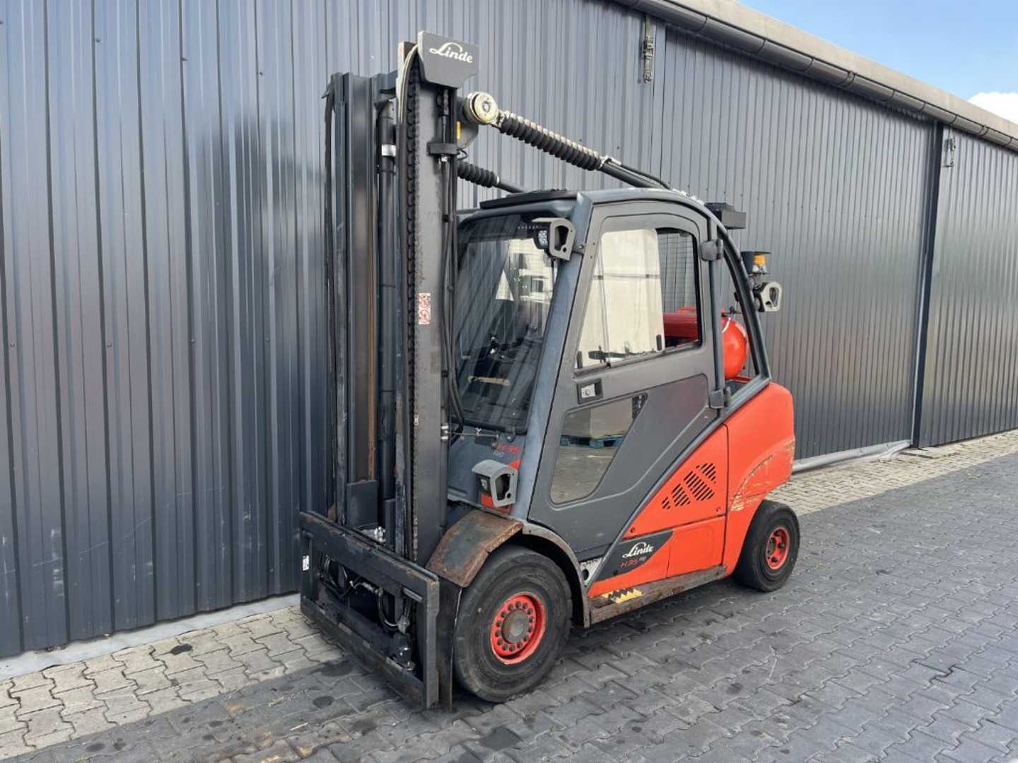 Použité vysokozdvižné vozíky LINDE H35T-02 GAS VIERRADFRONTSTAPLER (13065726)