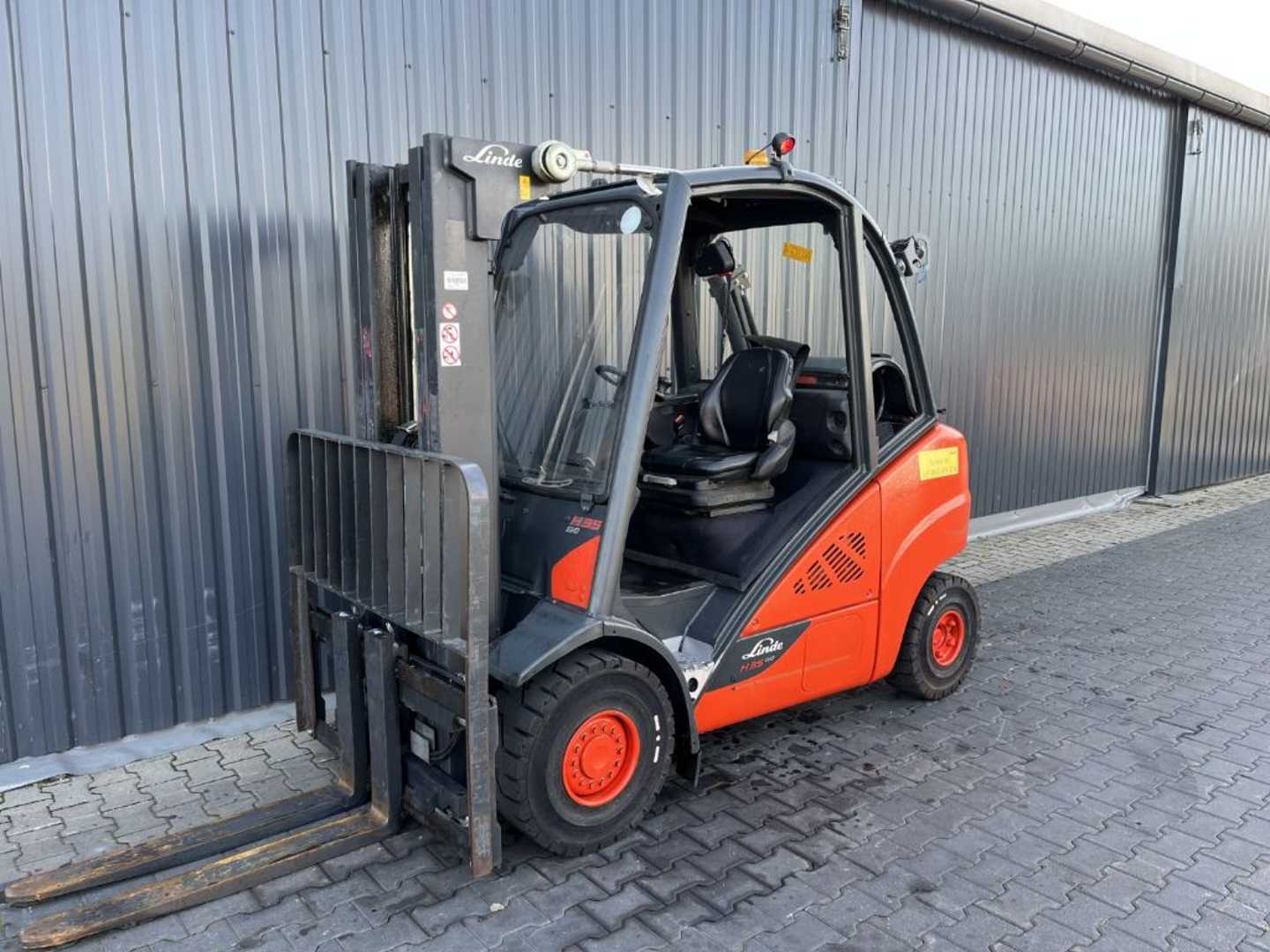Použité vysokozdvižné vozíky LINDE H35T-02 GAS VIERRADFRONTSTAPLER (13066812)