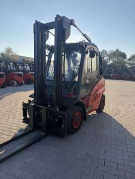Použité vysokozdvižné vozíky LINDE H40T-02 GAS VIERRADFRONTSTAPLER (13074836) backdrop