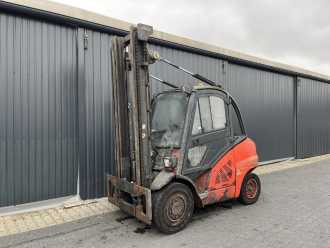 Použité vysokozdvižné vozíky LINDE H50D-01 DIESEL VIERRADFRONTSTAPLER (13065729) backdrop